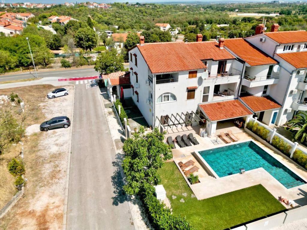 Linc Rooms & Apartments Banjole Buitenkant foto