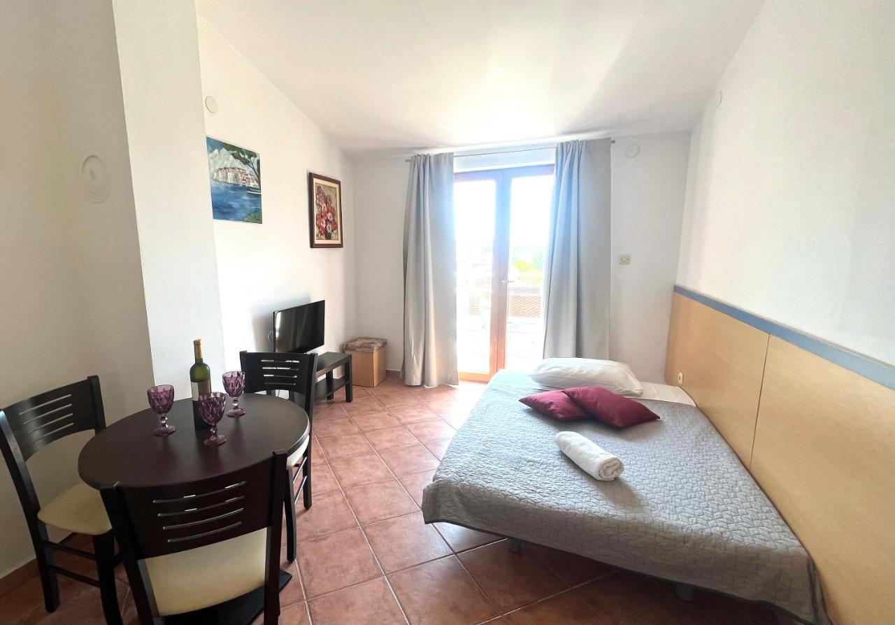 Linc Rooms & Apartments Banjole Buitenkant foto
