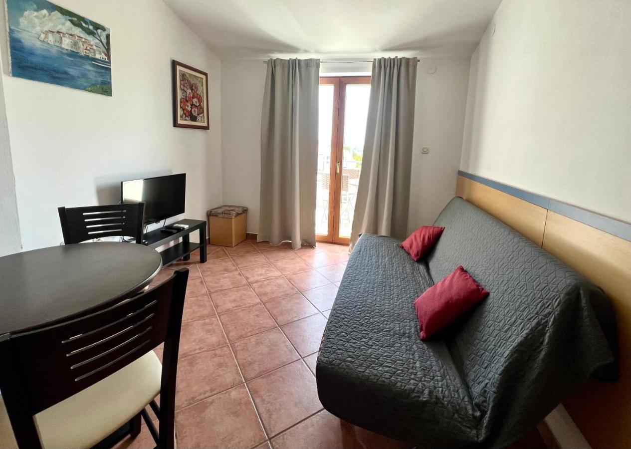 Linc Rooms & Apartments Banjole Buitenkant foto